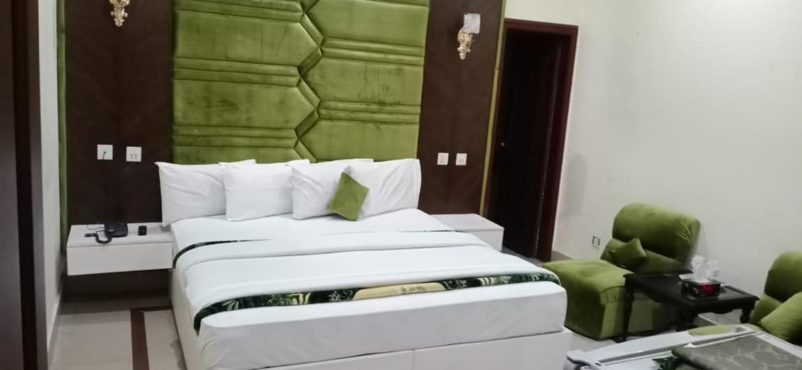 Hotel Pak Continental Multan Eksteriør bilde