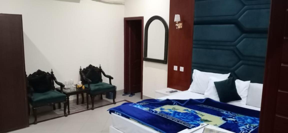 Hotel Pak Continental Multan Eksteriør bilde