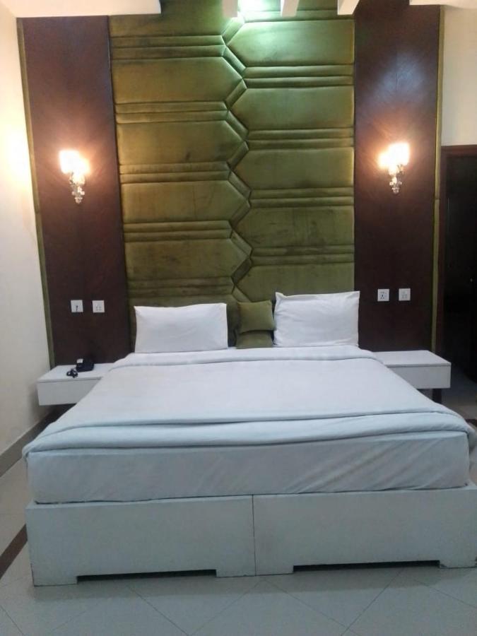 Hotel Pak Continental Multan Eksteriør bilde