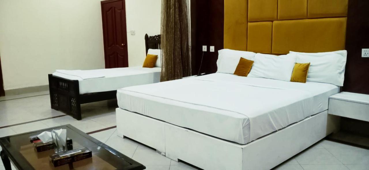 Hotel Pak Continental Multan Eksteriør bilde