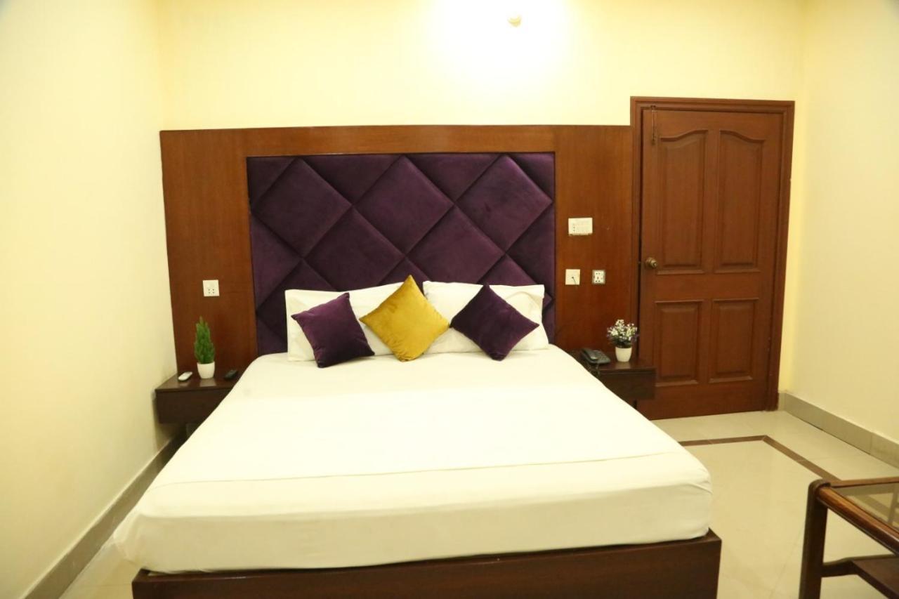 Hotel Pak Continental Multan Eksteriør bilde