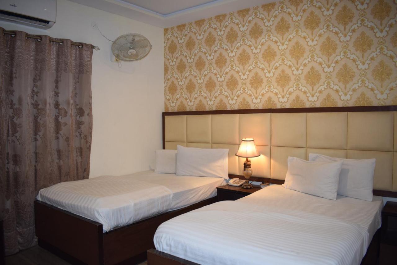 Hotel Pak Continental Multan Eksteriør bilde
