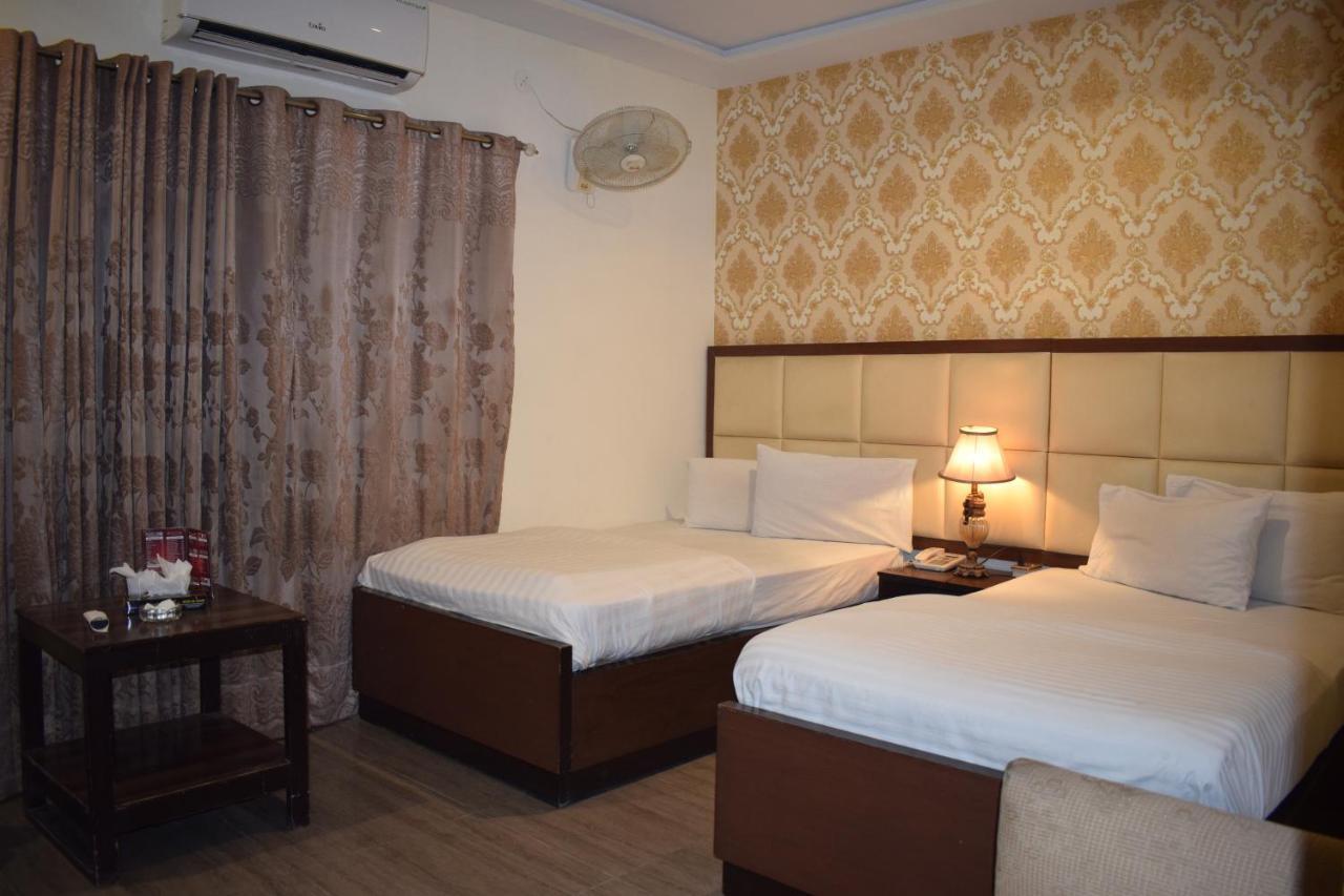 Hotel Pak Continental Multan Eksteriør bilde