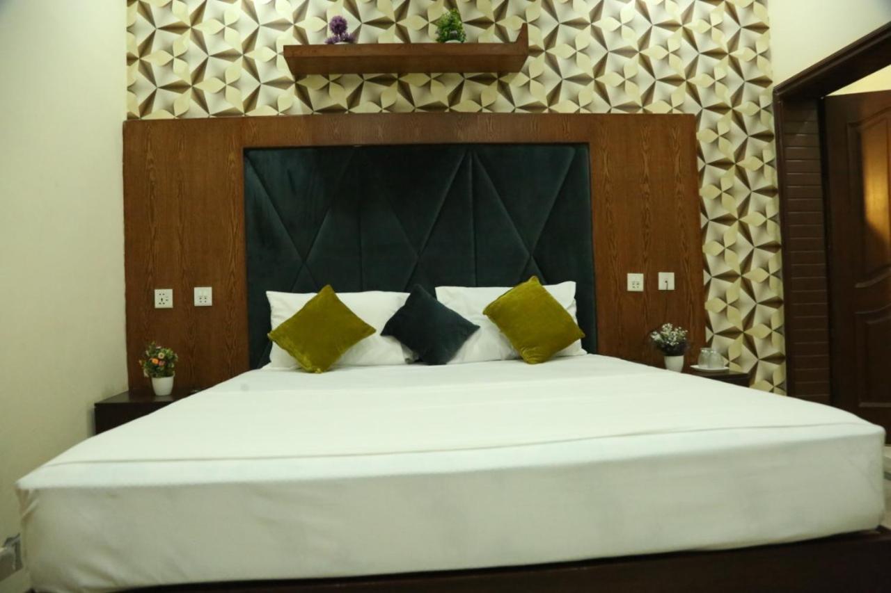 Hotel Pak Continental Multan Eksteriør bilde