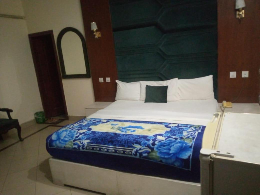 Hotel Pak Continental Multan Eksteriør bilde
