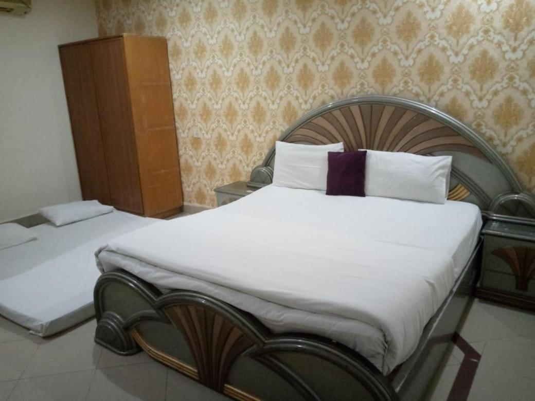 Hotel Pak Continental Multan Eksteriør bilde