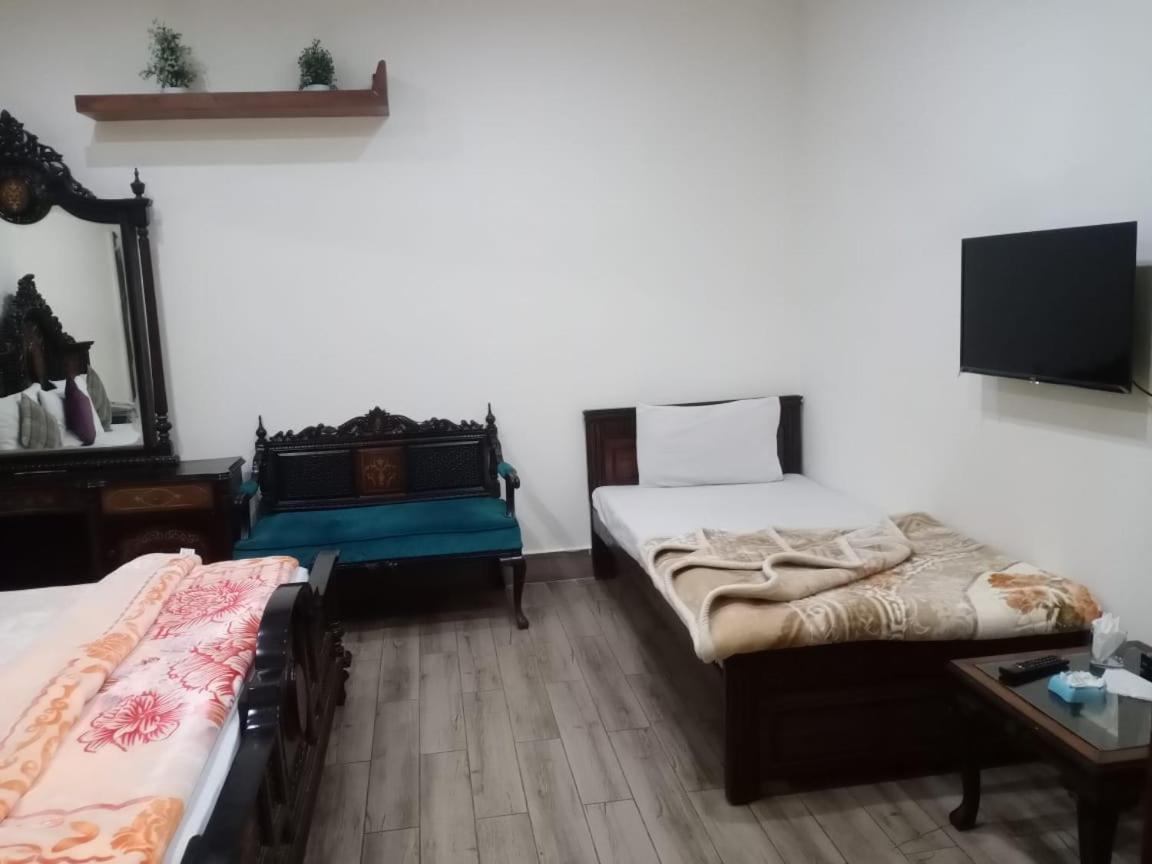 Hotel Pak Continental Multan Eksteriør bilde