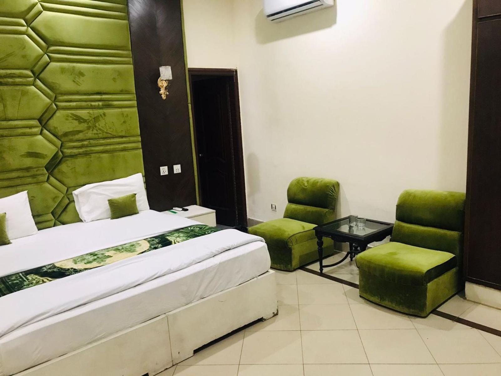 Hotel Pak Continental Multan Eksteriør bilde