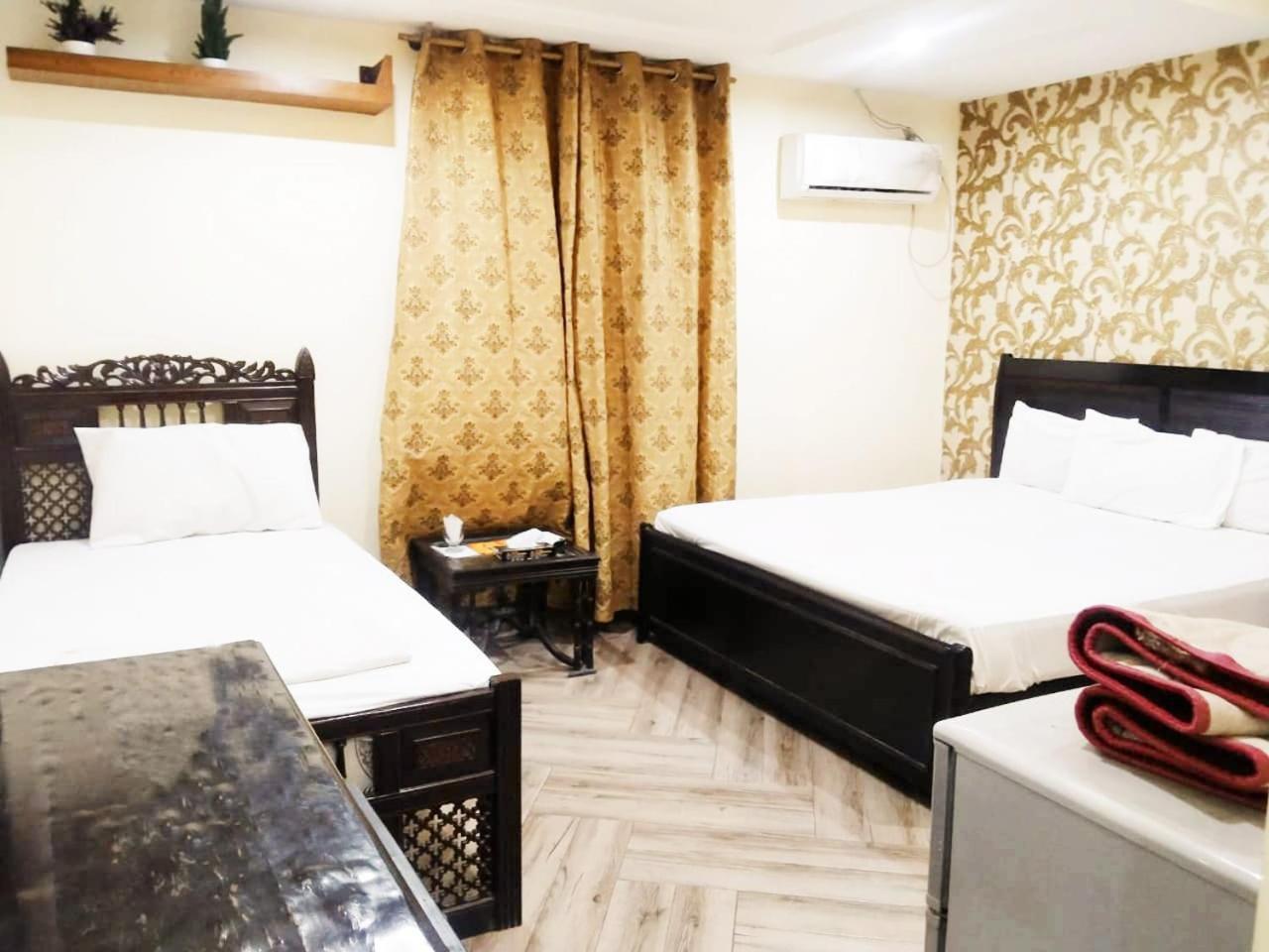 Hotel Pak Continental Multan Eksteriør bilde