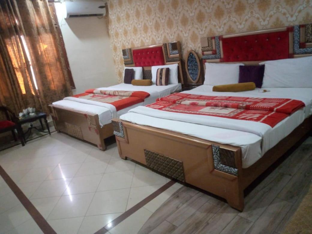 Hotel Pak Continental Multan Eksteriør bilde