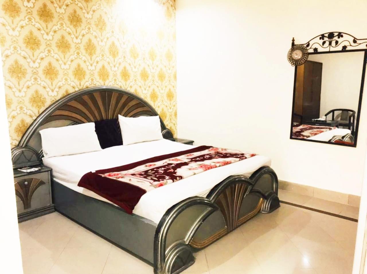 Hotel Pak Continental Multan Eksteriør bilde