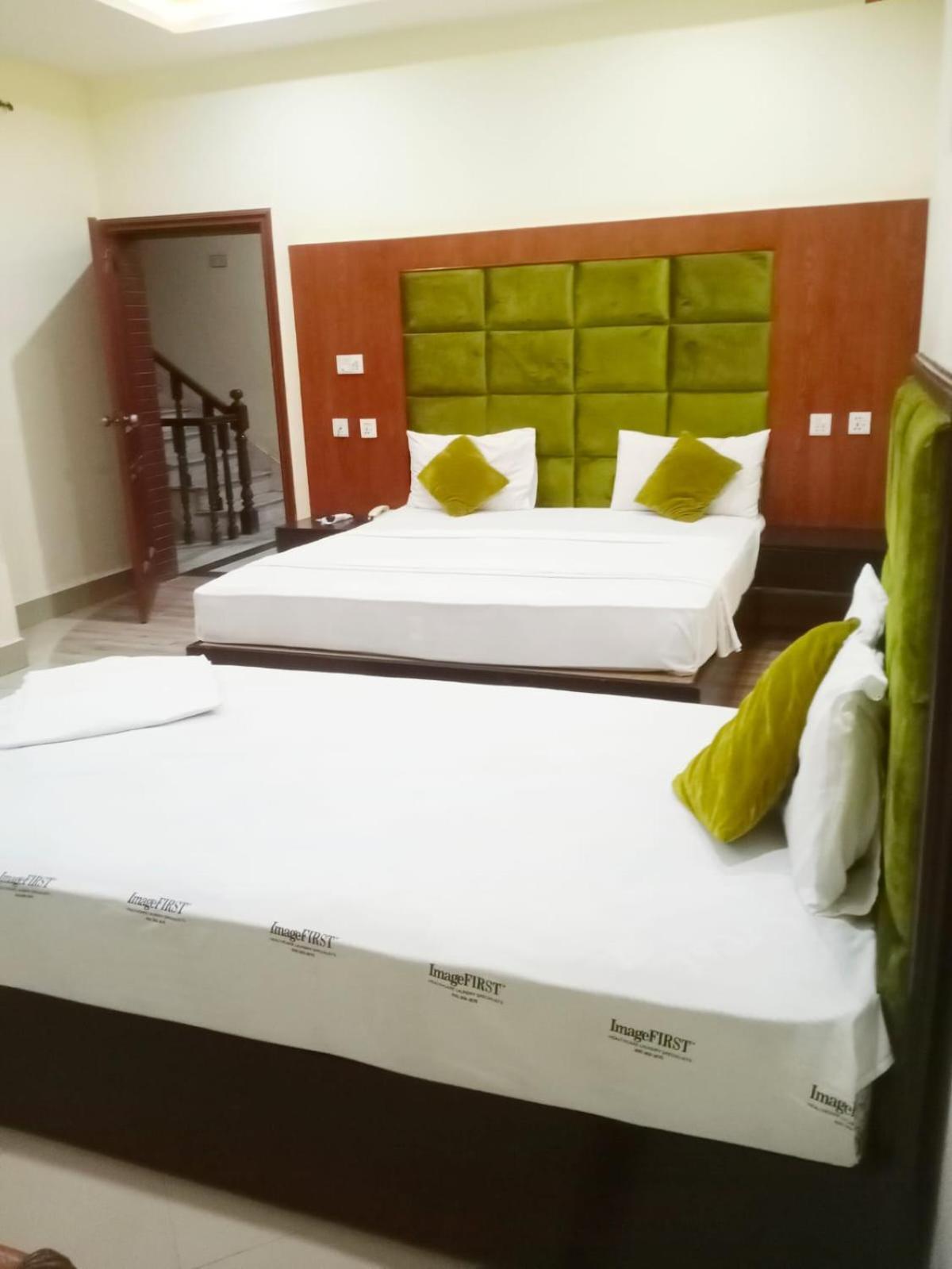 Hotel Pak Continental Multan Eksteriør bilde