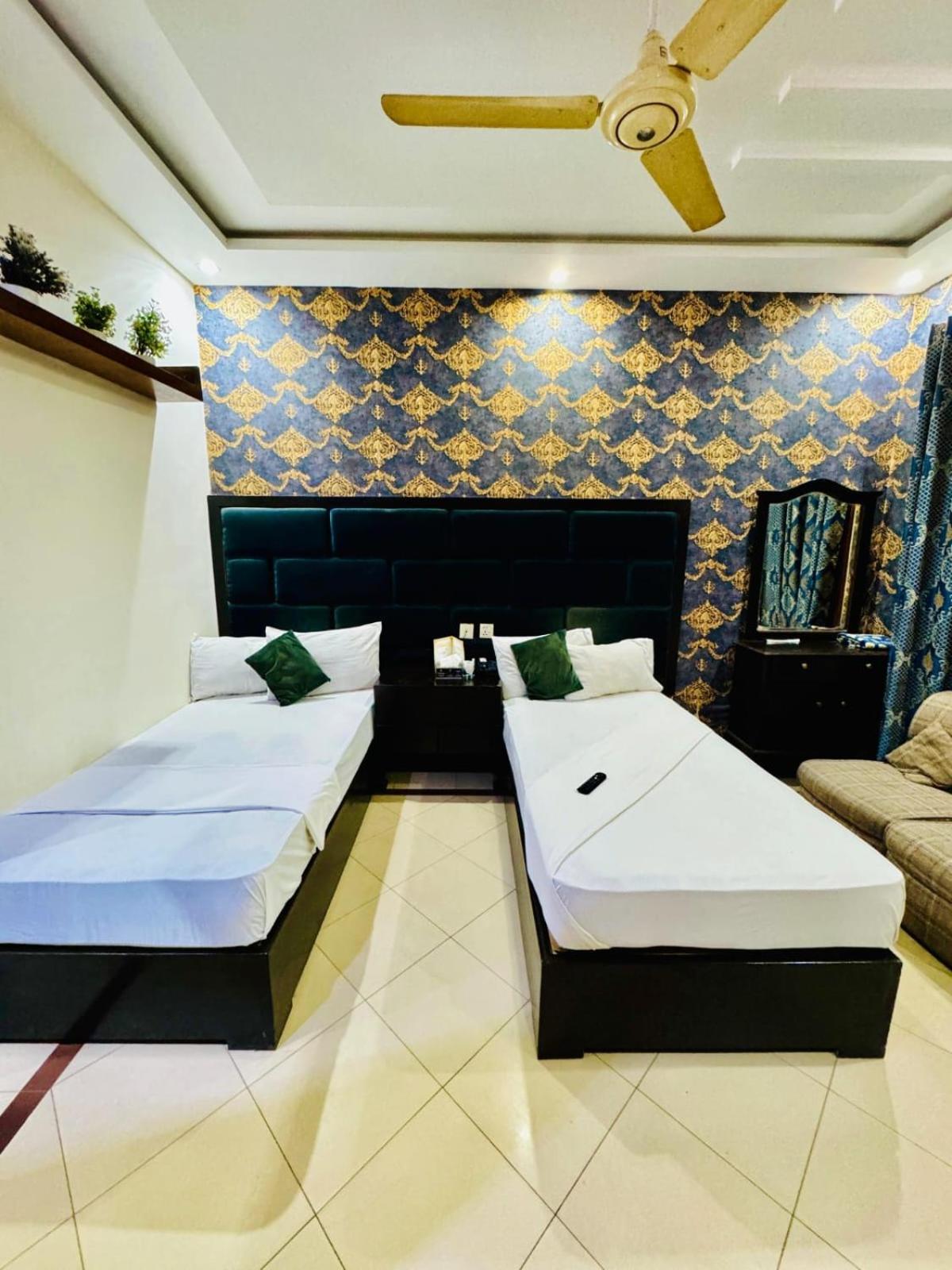 Hotel Pak Continental Multan Eksteriør bilde