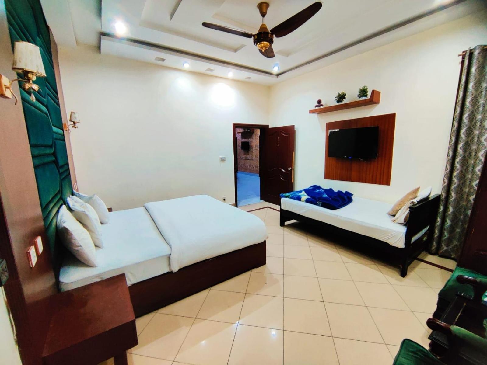 Hotel Pak Continental Multan Eksteriør bilde
