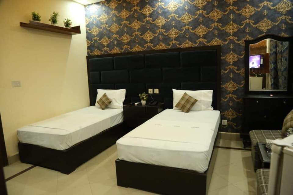 Hotel Pak Continental Multan Eksteriør bilde