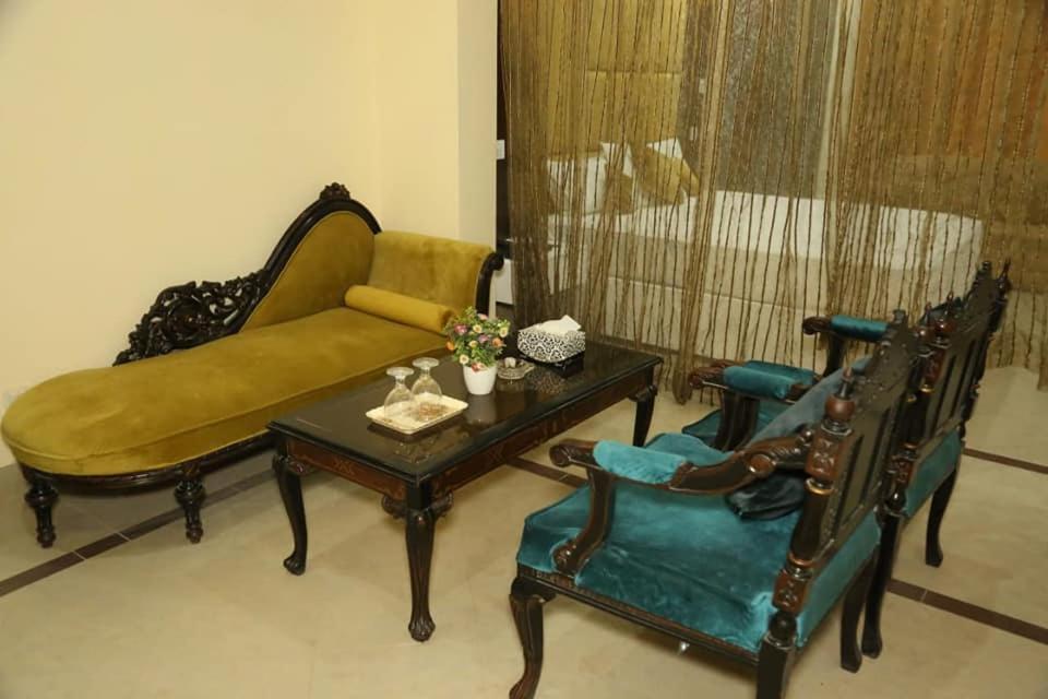 Hotel Pak Continental Multan Eksteriør bilde