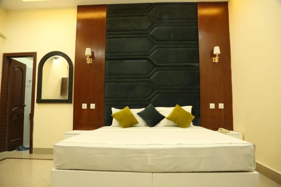 Hotel Pak Continental Multan Eksteriør bilde
