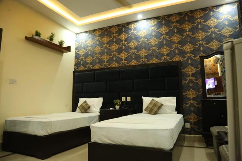 Hotel Pak Continental Multan Eksteriør bilde